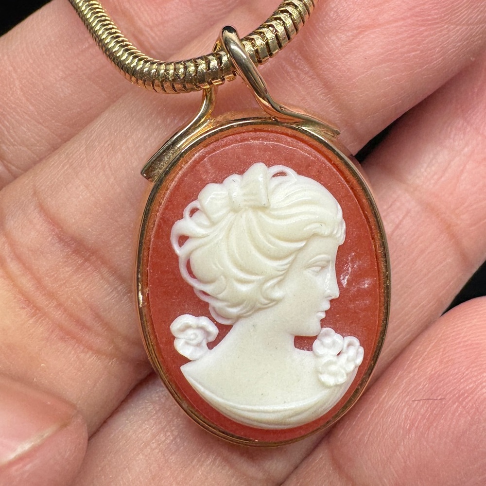 Cameo pedant on a gold tone chain necklace